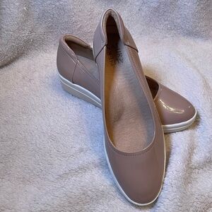 Naturalizer Tan Flats with Rounded Toe and Slip-On Design